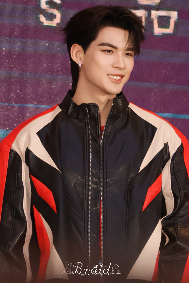 Breadddd666's tweet photo. 🖤🖤
NORTHOTTO BRAND SHARING 
#NorthOttoFansignInChongqing 
#NorthOtto https://t.co/Fz2jsPdPwV