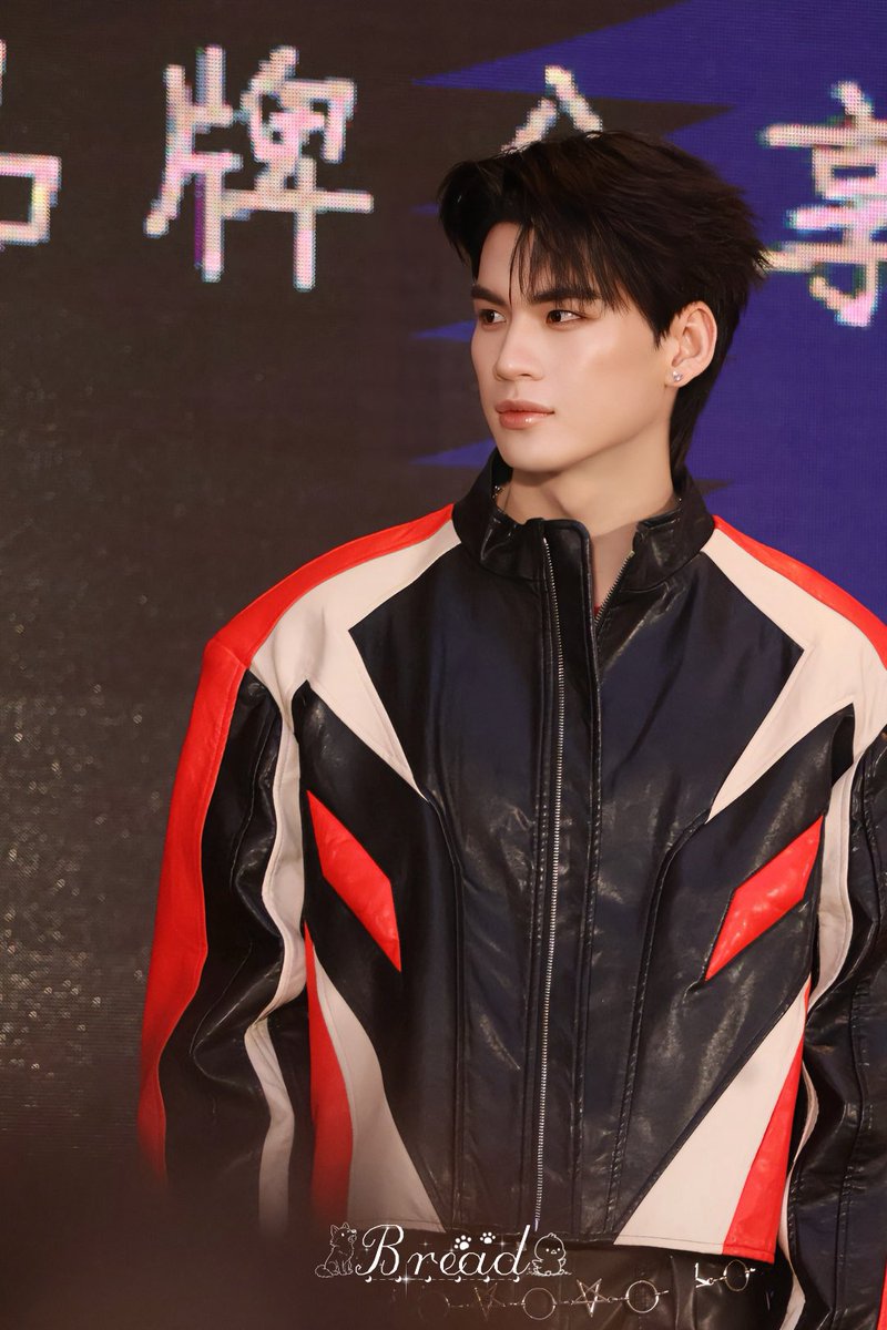 Breadddd666's tweet photo. 🖤🖤
NORTHOTTO BRAND SHARING 
#NorthOttoFansignInChongqing 
#NorthOtto https://t.co/Fz2jsPdPwV