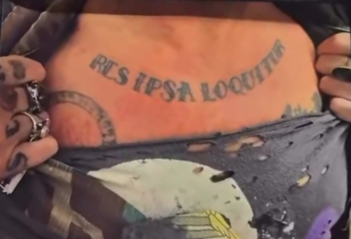 _kaiidth_'s tweet photo. haven't seen the full tattoo in months!
😍✨ https://t.co/Km38nIg1z8