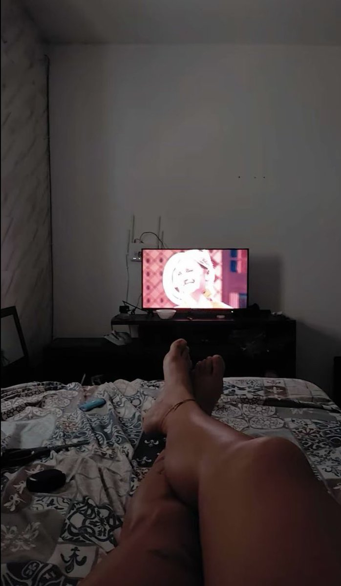 SarinhaPiresss's tweet photo. Queria tanto uma massagem nos meus pezinhos 

#PEITOSWARDSㅤ 
#TROCONUDSㅤ https://t.co/gMAM9mlUXY