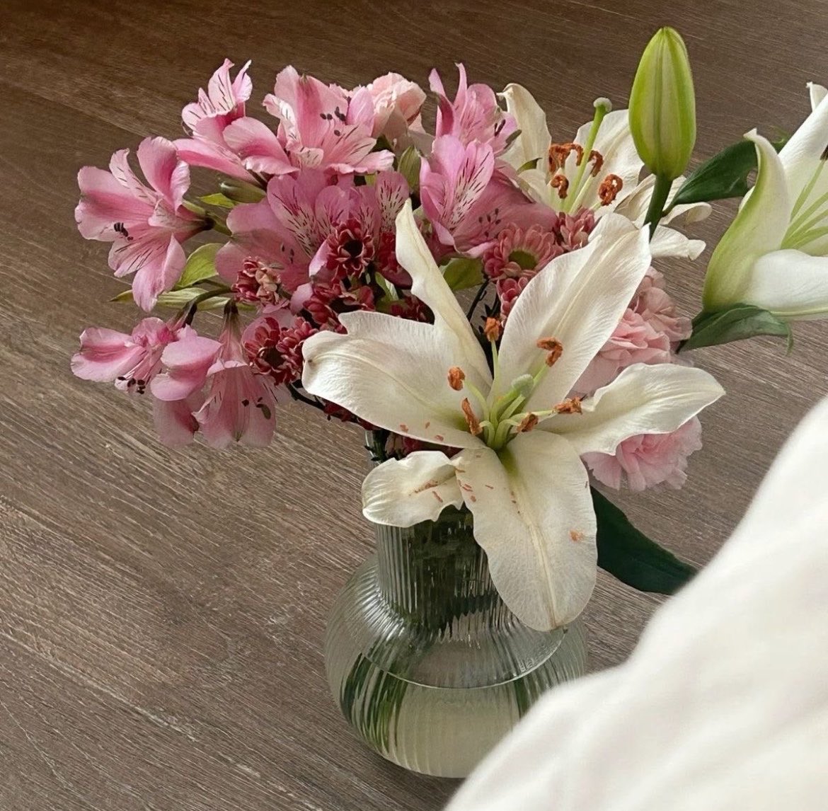 moonieaura's tweet photo. Peonies or Lilies https://t.co/qAsi7RavtV