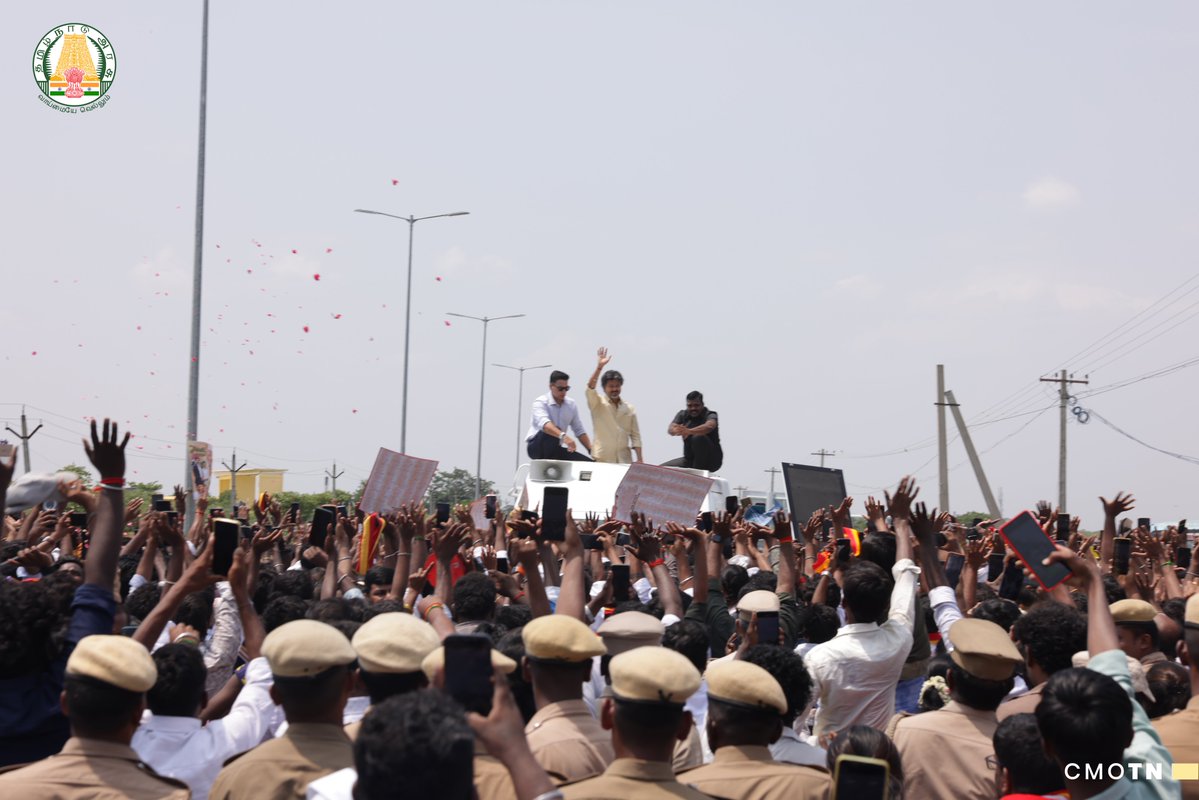 CMOTamilnadu's tweet photo. மாண்புமிகு தமிழ்நாடு முதலமைச்சர் திரு.ச.ஜோசப் விஜய் அவர்கள் இன்று (28.9.2026), அரசு மருத்துவமனைகளில் பிறக்கும் குழந்தைகளைச் சிறப்பிக்கும் வகையிலும், தமிழர் பண்பாடு மற்றும் கலாச்சாரத்தில் தாய்மாமன் ஏற்றுள்ள அன்பும், அக்கறை நிறைந்த பாசமும் பிரதிபலிக்கும் வகையிலும், “தாய்மாமன் தங்க மோதிரம் திட்டம்” என்ற சிறப்புத் திட்டத்தை, மதுரை அரசு இராசாசி மருத்துவமனையில் நடைபெற்ற விழாவில், குழந்தைகளுக்குத் தங்க மோதிரங்கள் அணிவித்துத் தொடங்கி வைத்தார்.

#CMJosephVijay‌