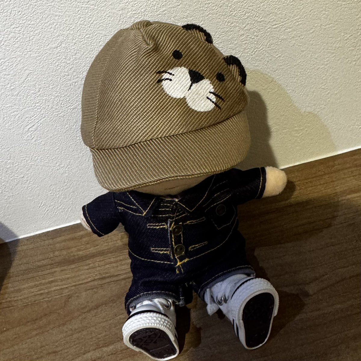 konnichihakuma's tweet photo. ワンボヤ見ながらこの帽子ぬいにかぶせたら可愛くない？って姉に言われて...先週新宿のJUMPちゃん見た後にオカダヤへ
材料揃えて土日ずっと作ってました🪡
帽子は初挑戦だったから結構苦戦した🤣
でもかーわいーい💕いつかシンガポールのナイトサファリ行きたいなー🐯💜🩷
#HeySɑyJUMP #ワンボヤ https://t.co/u87xkWDaRs