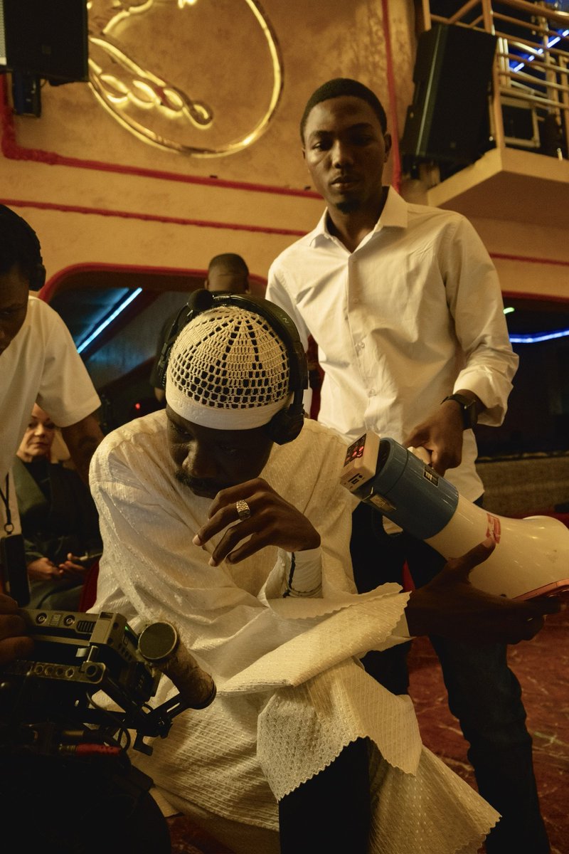 Tobi_Shotit's tweet photo. And yesss..I didn’t just meet @boy_director, I got to work with him on set too!😭
One word: LEGEND. The effort he puts into his shots is CRAZYY! And he made me feel so comfortable on set.
Thank you for the opportunity, boss. More set-life experiences to come with you IJN sir🙏♥️ https://t.co/L02RKr9Tpg