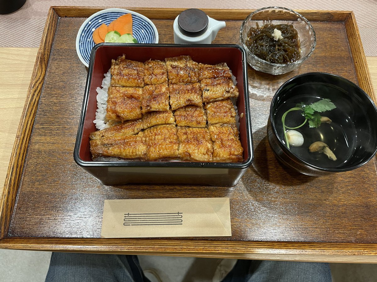 rider_ossan's tweet photo. 鹿児島戦前
ユニ着て大雨の中
西新で噂のお店に行ってきました　博多っす😅
タレの味ではなく本来の味を堪能しました
漢方との融合がやばかった
是非一度

#鰻と薬草ぽちとな https://t.co/zoqAhM4CCG