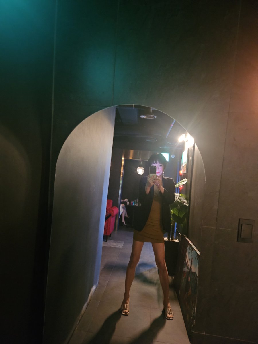 semi68895's tweet photo. 코르셋은 월요일부터  토요일까지  영업합니다 https://t.co/EbHisJ8W80