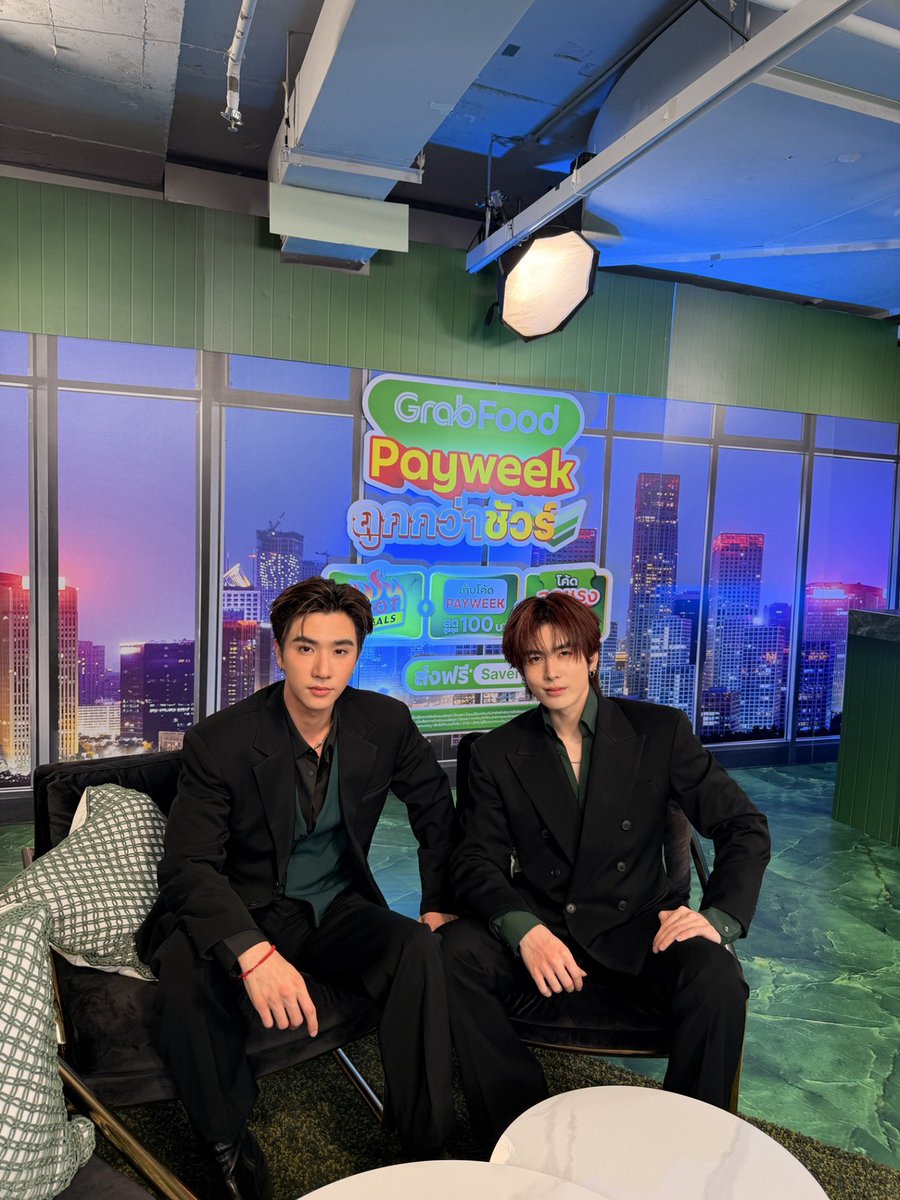 GMMTV's tweet photo. #GrabFoodถูกกว่าชัวร์xPERTHSANTA เตรียมตัวมาดินเนอร์ใต้แสงเทียน กับพวกเรา 2 คน ได้ในไลฟ์ “GrabFood Payweek ถูกกว่าชัวร์* กับ Perth Santa” ถ้าใครพร้อมแล้ว เตรียมตัวมาเจอกันได้เลยนะครับ 

ทาง Facebook & YouTube : GMMTV 
https://t.co/hNPm5xPzWW
https://t.co/GkVad6l9cK

และ Facebook : GrabTH
https://t.co/FnuaBcVtjp
#GMMTV 
@perthppe @Ppsanta