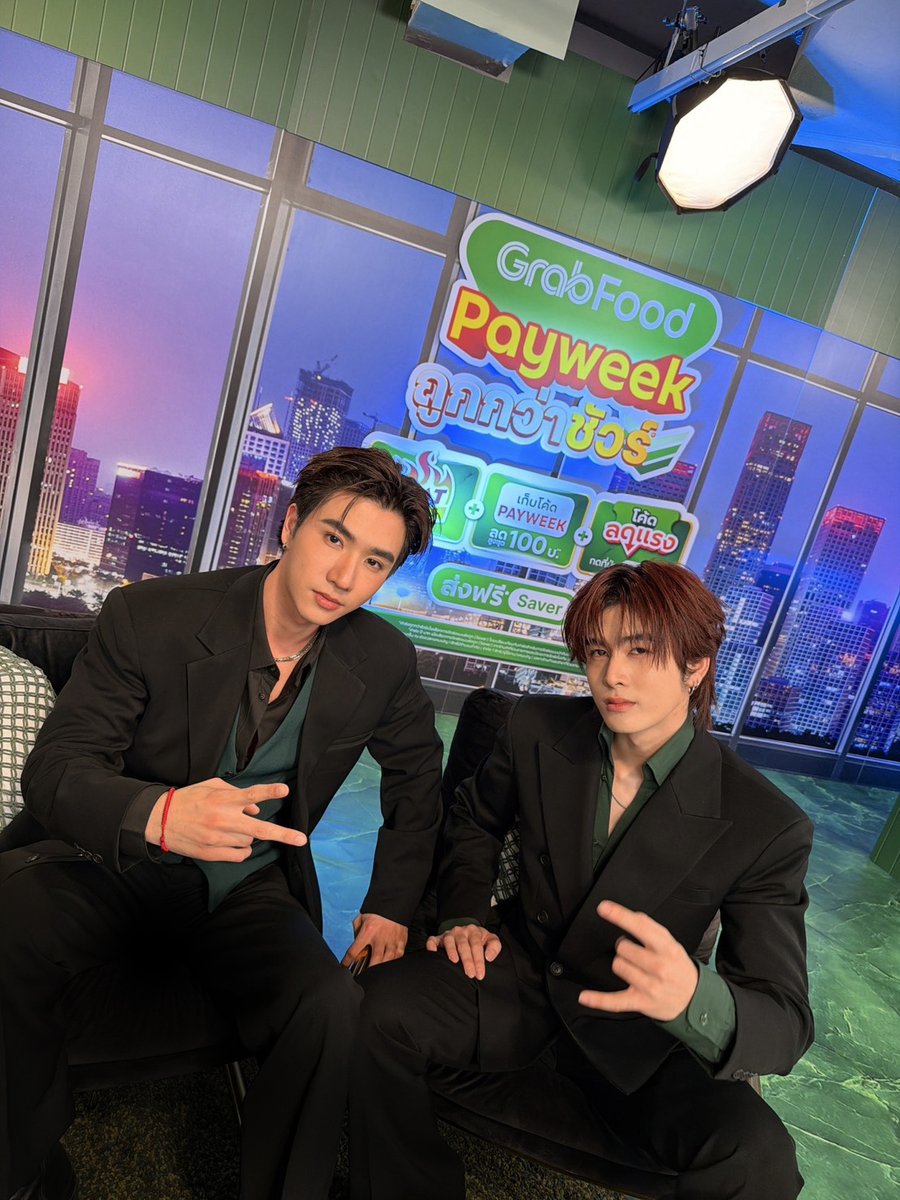 GMMTV's tweet photo. #GrabFoodถูกกว่าชัวร์xPERTHSANTA เตรียมตัวมาดินเนอร์ใต้แสงเทียน กับพวกเรา 2 คน ได้ในไลฟ์ “GrabFood Payweek ถูกกว่าชัวร์* กับ Perth Santa” ถ้าใครพร้อมแล้ว เตรียมตัวมาเจอกันได้เลยนะครับ 

ทาง Facebook & YouTube : GMMTV 
https://t.co/hNPm5xPzWW
https://t.co/GkVad6l9cK

และ Facebook : GrabTH
https://t.co/FnuaBcVtjp
#GMMTV 
@perthppe @Ppsanta