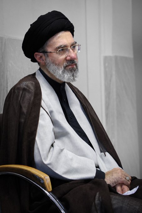 sinashahaby's tweet photo. سالگرد ش_هادت سیدحسن نصرالله، یادآور یک مکتب است؛ مکتبی که عزت را در ایستادگی، و آینده را در وفاداری به آرمان‌هایی می‌بیند که ش_هدا برایش جان دادند.
#سید_مقاومت
#لبیک_یا_خامنه_ای https://t.co/VXmeITl5HX