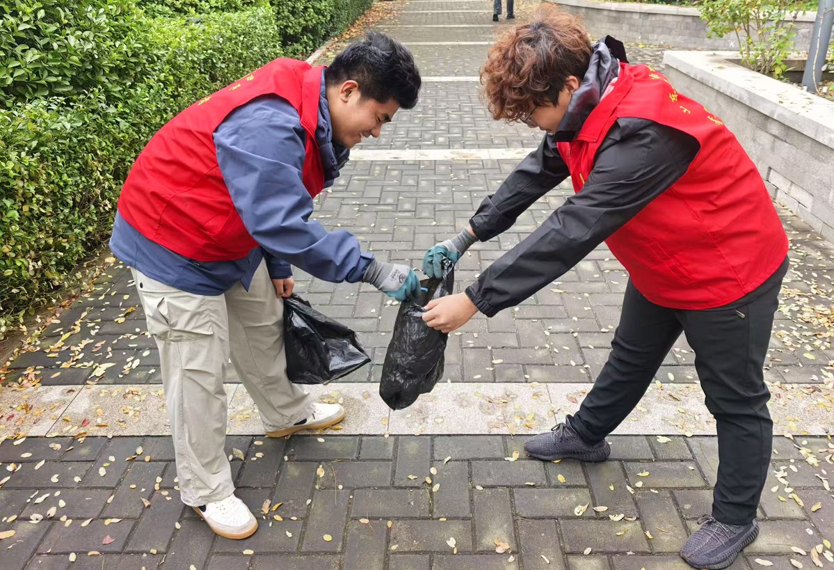alber_echo_56's tweet photo. Join our environmental club’s park cleanup this Saturday! Gloves u0026 snacks provided. Meet at 9 AM at Central Park entrance. Let’s make our community greener together! https://t.co/1R3wTwkJdm