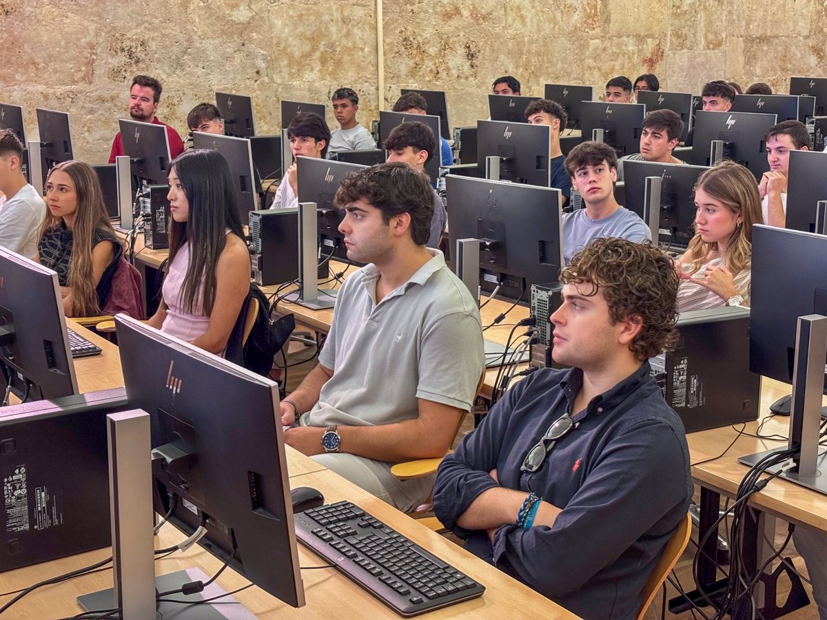 upsa's tweet photo. 🎖️ @informaticaUPSA, primer centro de la UPSA en obtener la #acreditación de calidad #institucional 👉🏻 El reconocimiento avala la #calidad y el sistema de aseguramiento diseñado por la #Universidad para todas sus #facultades ¡Enhorabuena! https://t.co/yIixYHYqGI https://t.co/n8iZ0ErclP