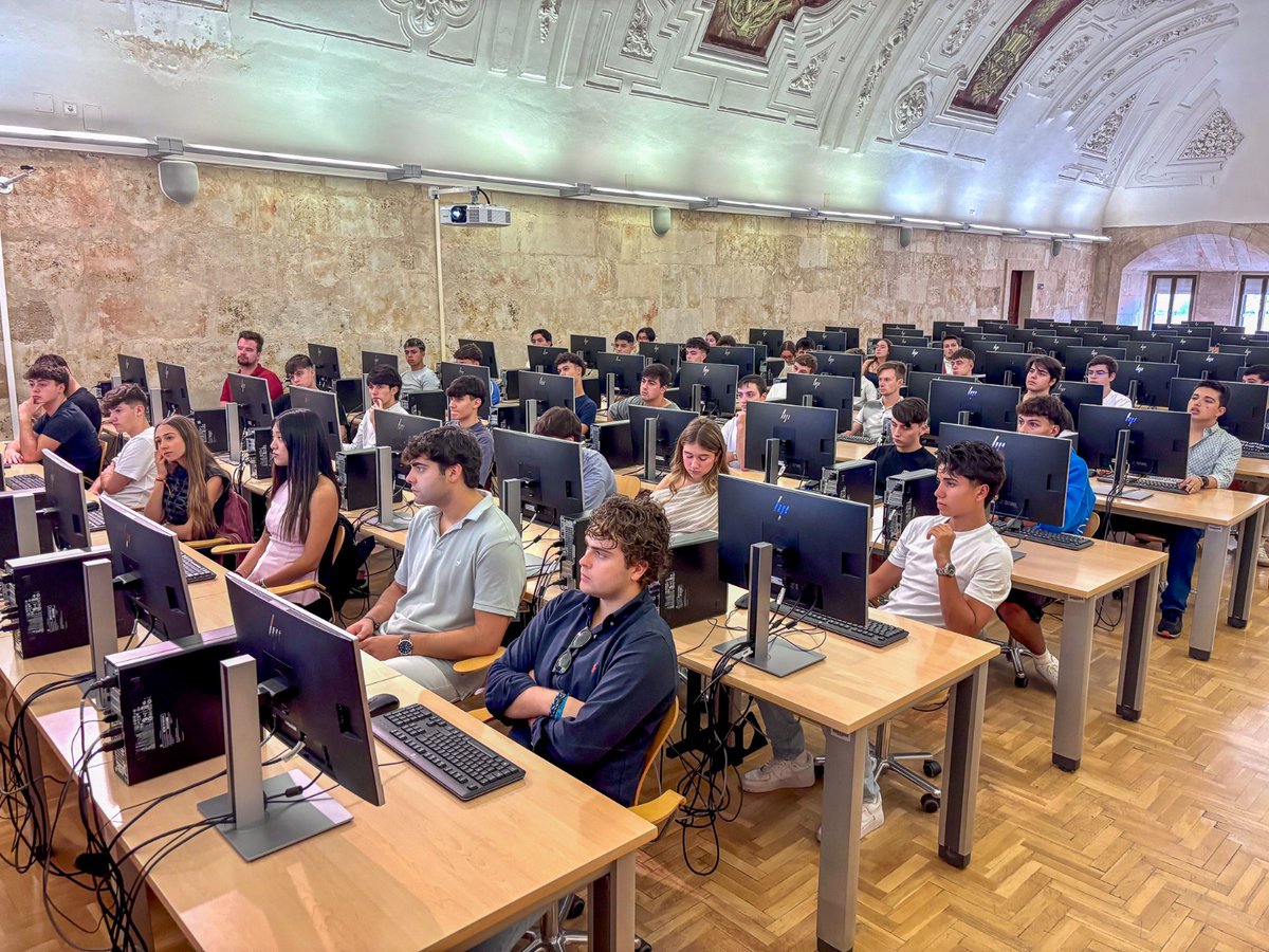 upsa's tweet photo. 🎖️ @informaticaUPSA, primer centro de la UPSA en obtener la #acreditación de calidad #institucional 👉🏻 El reconocimiento avala la #calidad y el sistema de aseguramiento diseñado por la #Universidad para todas sus #facultades ¡Enhorabuena! https://t.co/yIixYHYqGI https://t.co/n8iZ0ErclP