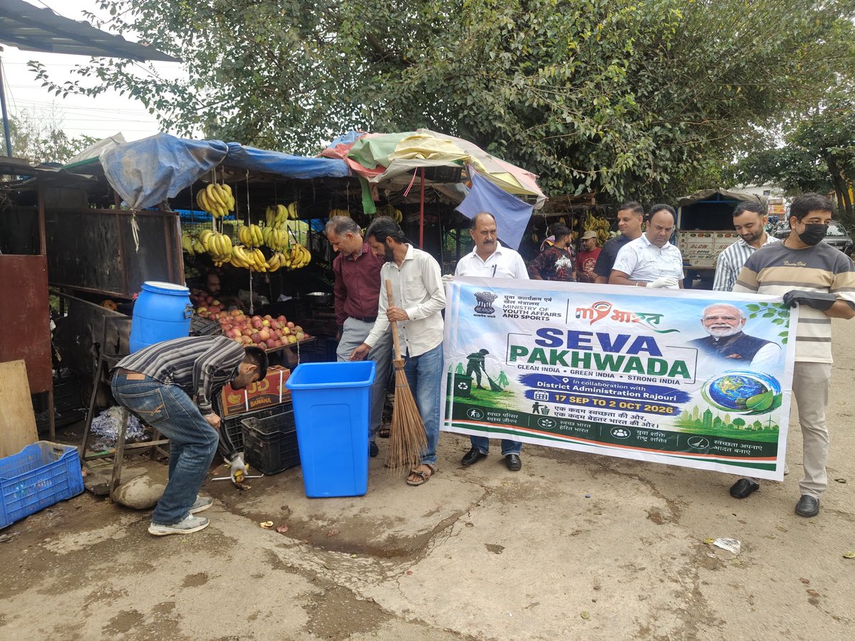 Rajan9754's tweet photo. Cleanliness Drive under Sewa Pakhwada

Mera Yuva Bharat (MY Bharat), Rajouri organised a cleanliness drive at Dhangri Block, Rajouri, under the Sewa Pakhwada initiative. @YuvaRajouri @MYBharatHQ https://t.co/ysJAB1m15j