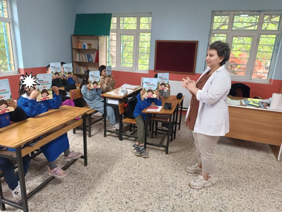 sebintsm's tweet photo. 28 Eylül Dünya Kuduz Günü ile ilgili Şebinkarahisar Uğurca Köyü İlkokulu ve Anaokulunda eğitim verilip boyama kitapları öğrencilere dağıtılmıştır. Ayrıca köy camilerine broşür dağıtılıp bilgilendirme yapıldı https://t.co/Gk4Il5qHBY