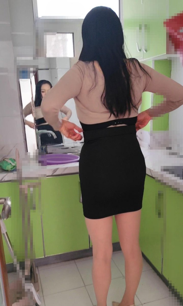 borgodelconte's tweet photo. 妈妈今天这身打扮给我看硬了，熟女肥臀大屁股妈妈就是好，熟女妈妈无敌。儿子的牛子早就想回到出生地了吧，偷拍妈妈分享给野爹一起欣赏 喜欢交流母子乱伦的可以一起来玩圈子。
#恋母 #乱伦 #母子 #妈妈 #绿母 #骚妈 #绿妈 ＃熟女 #妈妈 #妈妈出轨 https://t.co/o9HFos0Fmo