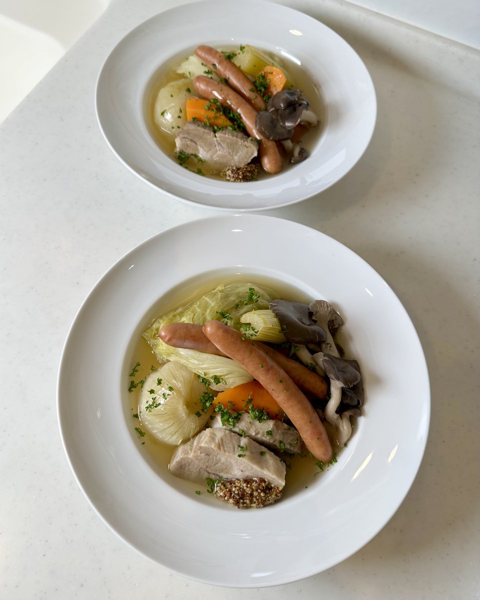 J_grandiflorum's tweet photo. 今夜は熱々のポトフ(pot-au-feu)です!!!
#potaufeu https://t.co/aLrQaobj7M
