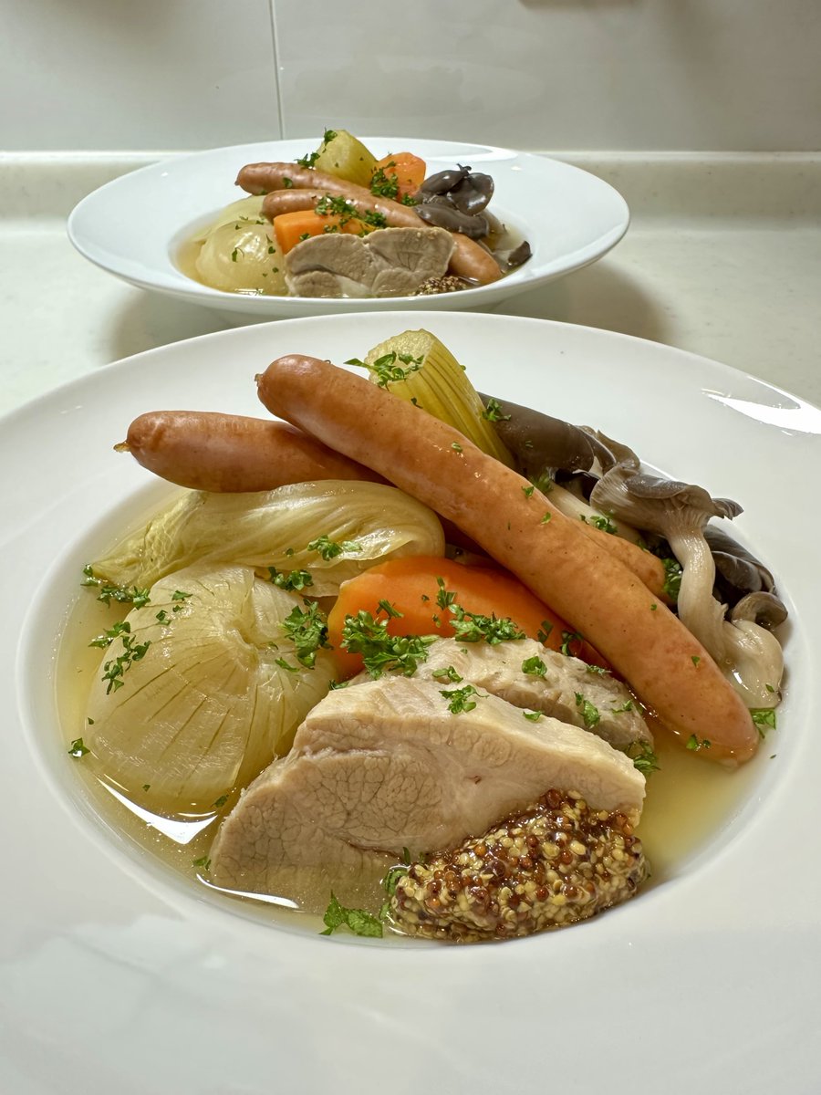 J_grandiflorum's tweet photo. 今夜は熱々のポトフ(pot-au-feu)です!!!
#potaufeu https://t.co/aLrQaobj7M