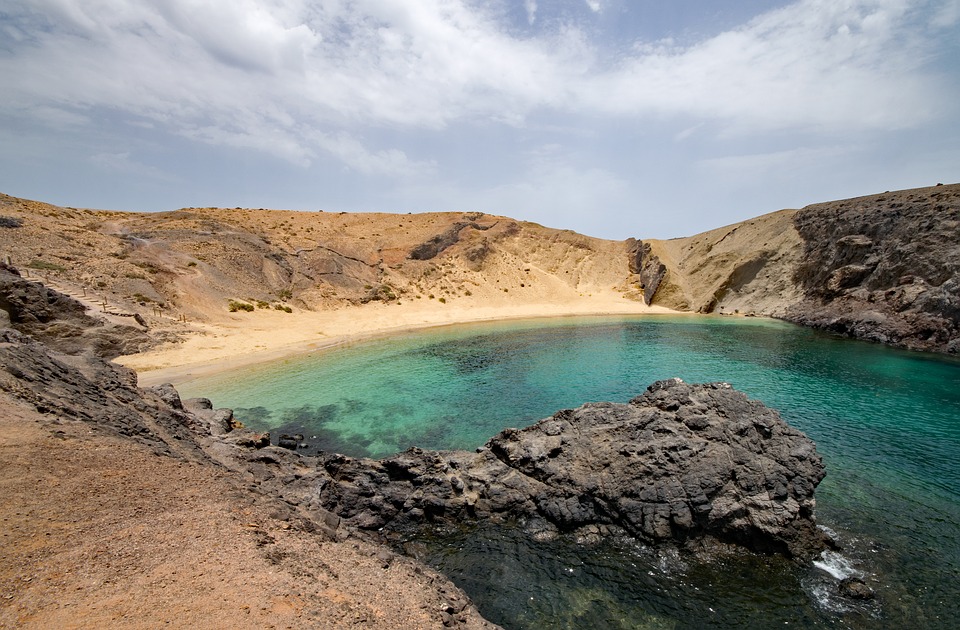 LalyAvefenixg1's tweet photo. Playa del Papagayo, Lanzarote, Islas Canarias #naturaleza #BuenosDías #BuenaSemana 🌞 https://t.co/gtNcNhGCcd