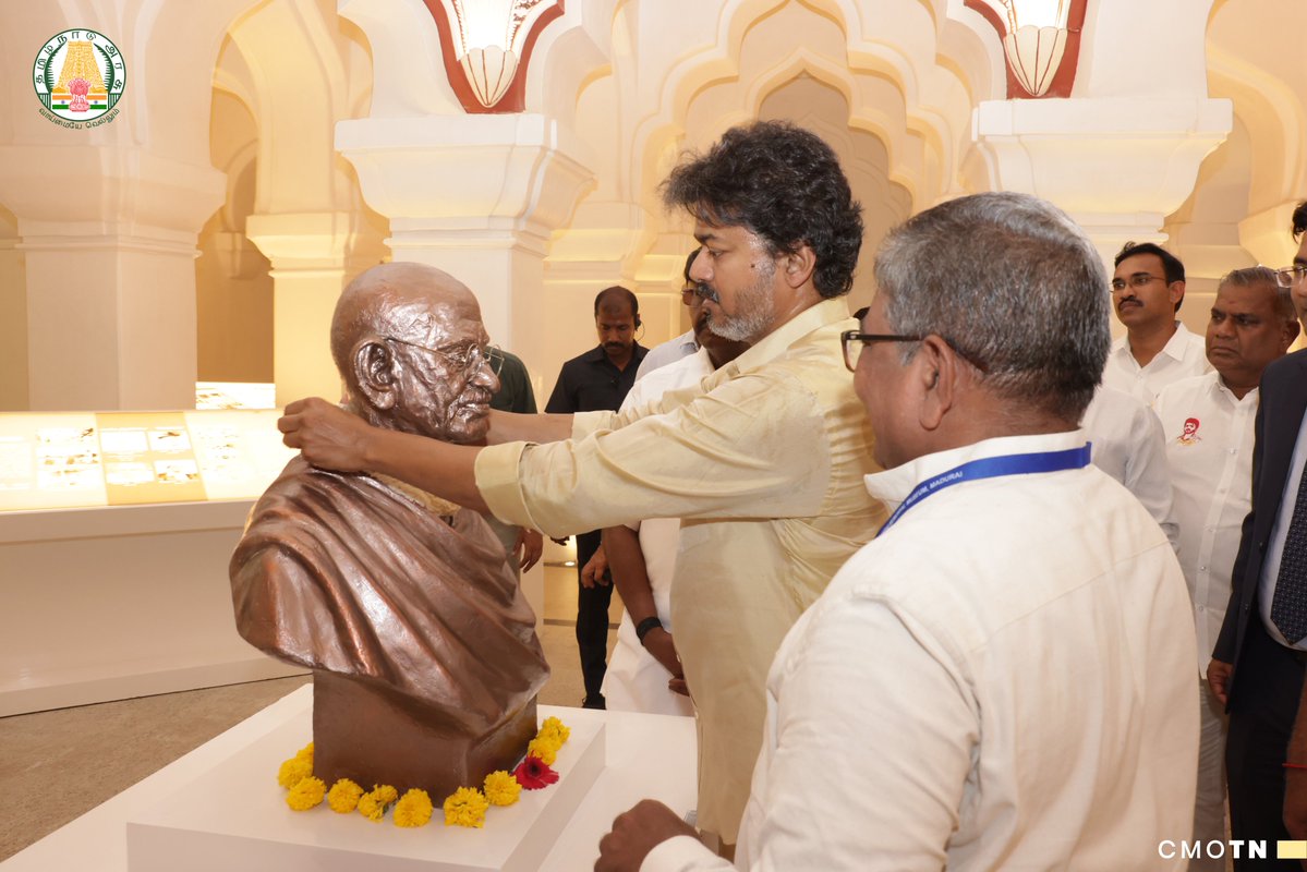 CMOTamilnadu's tweet photo. மாண்புமிகு தமிழ்நாடு முதலமைச்சர் திரு.ச.ஜோசப் விஜய் அவர்கள் இன்று (28.9.2026), அரசு மருத்துவமனைகளில் பிறக்கும் குழந்தைகளைச் சிறப்பிக்கும் வகையிலும், தமிழர் பண்பாடு மற்றும் கலாச்சாரத்தில் தாய்மாமன் ஏற்றுள்ள அன்பும், அக்கறை நிறைந்த பாசமும் பிரதிபலிக்கும் வகையிலும், “தாய்மாமன் தங்க மோதிரம் திட்டம்” என்ற சிறப்புத் திட்டத்தை, மதுரை அரசு இராசாசி மருத்துவமனையில் நடைபெற்ற விழாவில், குழந்தைகளுக்குத் தங்க மோதிரங்கள் அணிவித்துத் தொடங்கி வைத்தார்.

#CMJosephVijay‌