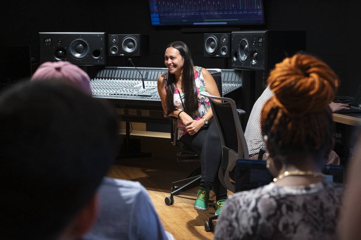berkleevalencia's tweet photo. It’s always a pleasure to welcome Spanish producer, engineer, and composer Salomé Limón back to #BerkleeValencia!

She led an inspiring masterclass for our Music Production, Technology, and Innovation students, giving them the opportunity to learn and create alongside her. https://t.co/HCOtU6VEnn