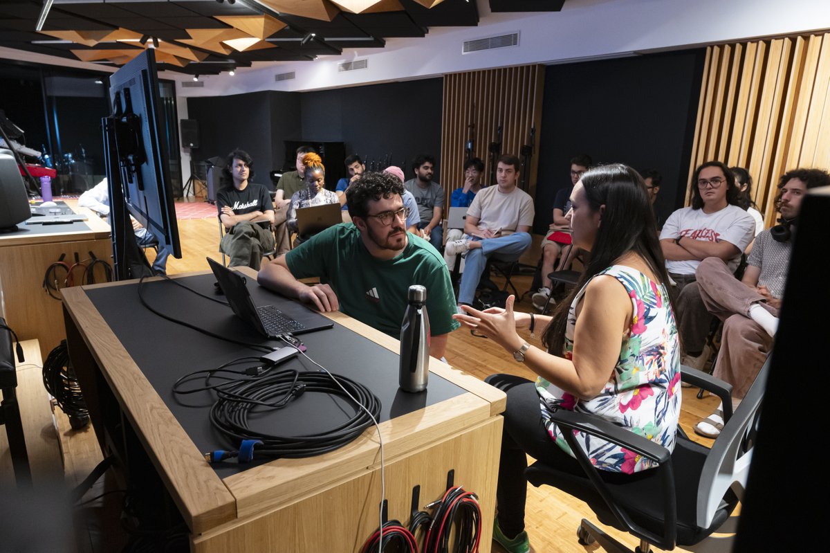 berkleevalencia's tweet photo. It’s always a pleasure to welcome Spanish producer, engineer, and composer Salomé Limón back to #BerkleeValencia!

She led an inspiring masterclass for our Music Production, Technology, and Innovation students, giving them the opportunity to learn and create alongside her. https://t.co/HCOtU6VEnn