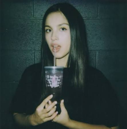chartwatchmaguk's tweet photo. Olivia Rodrigo overtakes Chris Brown and Sabrina Carpenter, and Olivia Dean overtakes Boyzone and ELO, in this week's updated all-time ranking for the UK charts https://t.co/KvGrkU2Qlm https://t.co/8ErvXfXMTQ