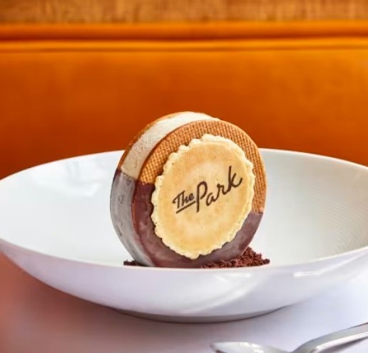 lasuitewest's tweet photo. We are surrounded by global eateries - guests are spoiled for choice in Bayswater.
Make your choice https://t.co/c6bfsCHJ9n
#eatoutinlondon #bayswaterrestaurants @bespokehotels  #globaldining https://t.co/xLRKVylW5J