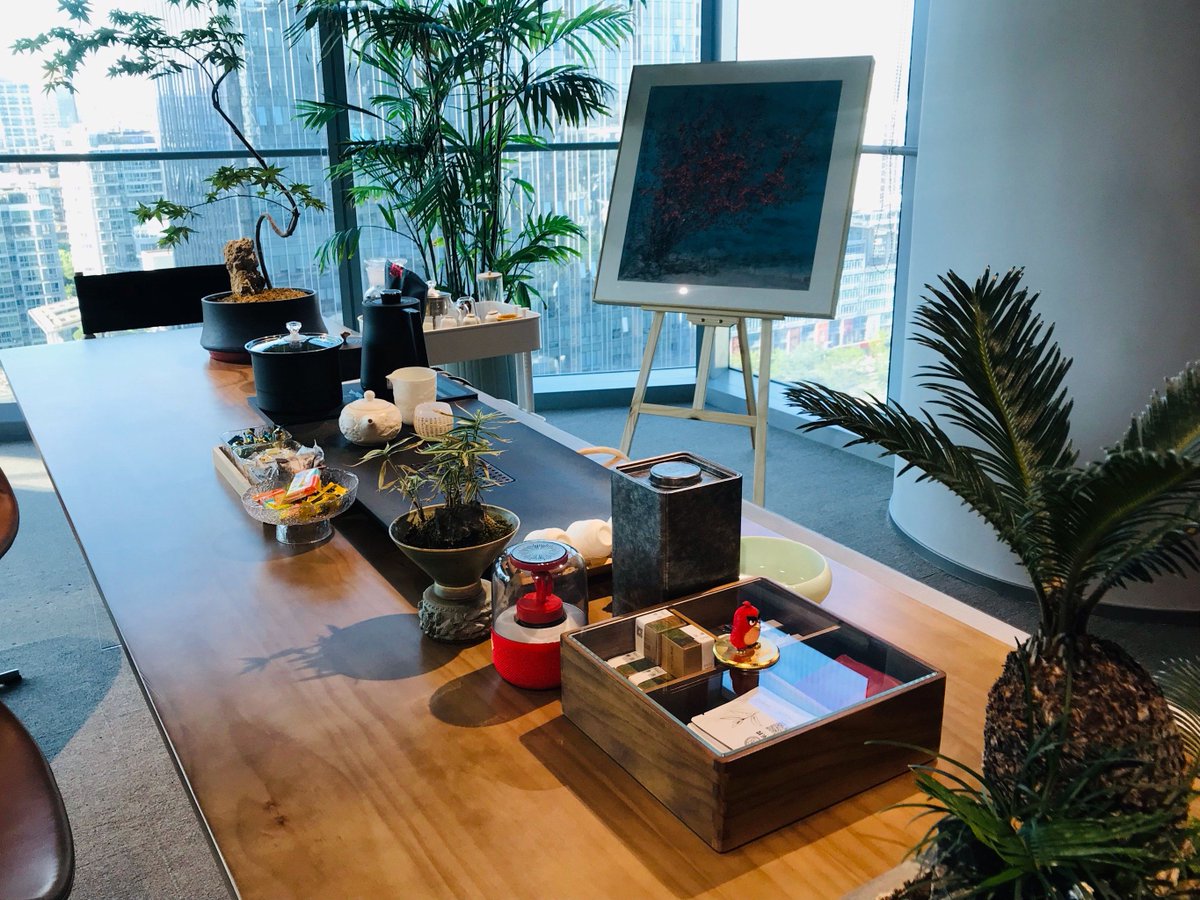 ValenciaHothlt's tweet photo. Just clocked the office snack cabinet and a free 5-minute window — perfect timing for a quick break. No notes, no meetings, just me and my favorite biscuit.， https://t.co/Sg9EQyLsOI