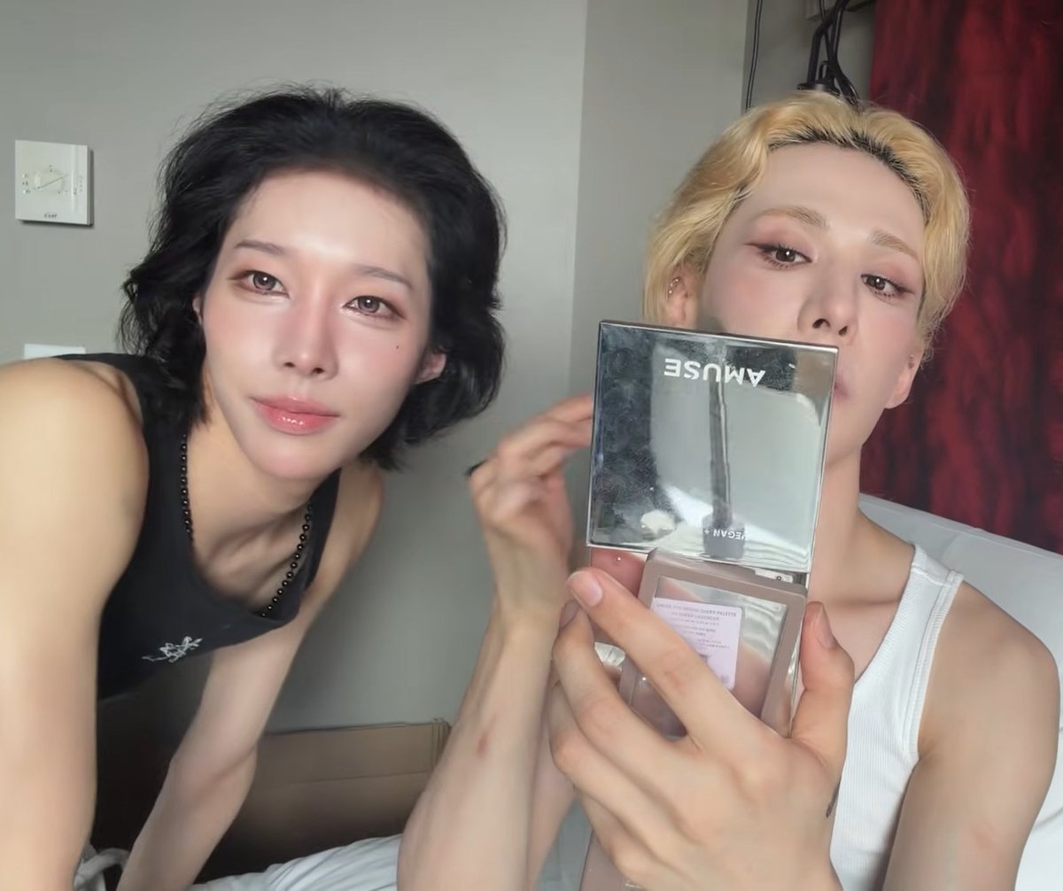 ruipanties's tweet photo. i wasn't expecting a rui to show up in a t-shop but hiiii https://t.co/D5wdsmlgZh