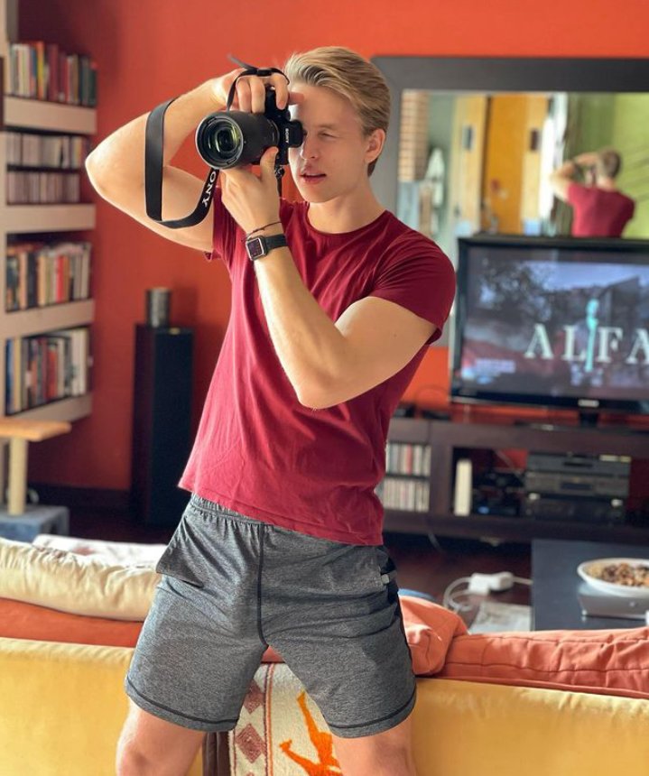 MichaelTanie1's tweet photo. Habe gerade eine einladung von SCHWULISSIMO für ein photoshoot bekommen. Ich werde im laufe der zeit einige bilder davon posten. Wenn die bilder veröffentlicht werden im Print magazine oder auf der online seite wurde ich mich über Kommentare freuen. #SCHWULISSIMO#hotmike https://t.co/voEqCjA1PG