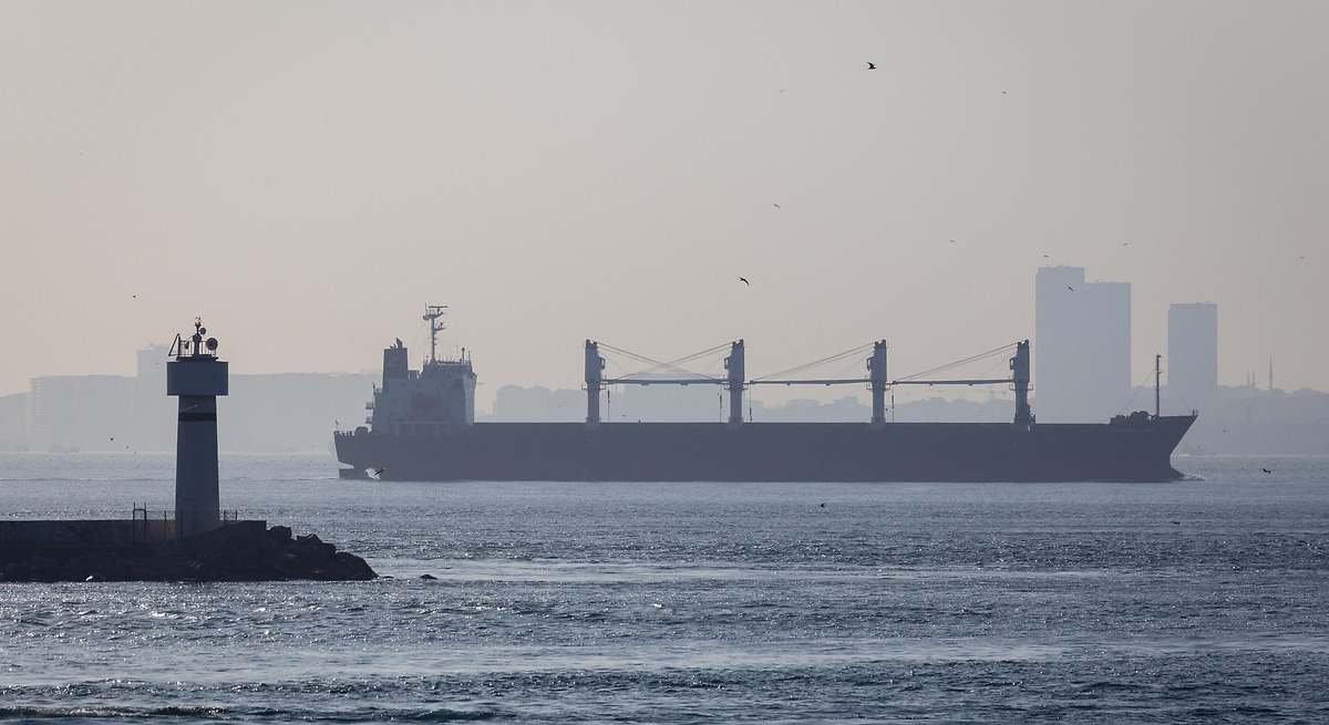 IEB_Spain's tweet photo. Fletar petroleros ya es 10 veces más caro porque "El riesgo en torno a Ormuz y Bab el-Mandeb reduce el número de barcos dispuestos a operar en esas zonas" y eleva las tarifas que exigen armadores y compañías de seguros, según el profesor Rafael Pampillón.

https://t.co/c2rqfl1uwB https://t.co/zMxCVpEKUt