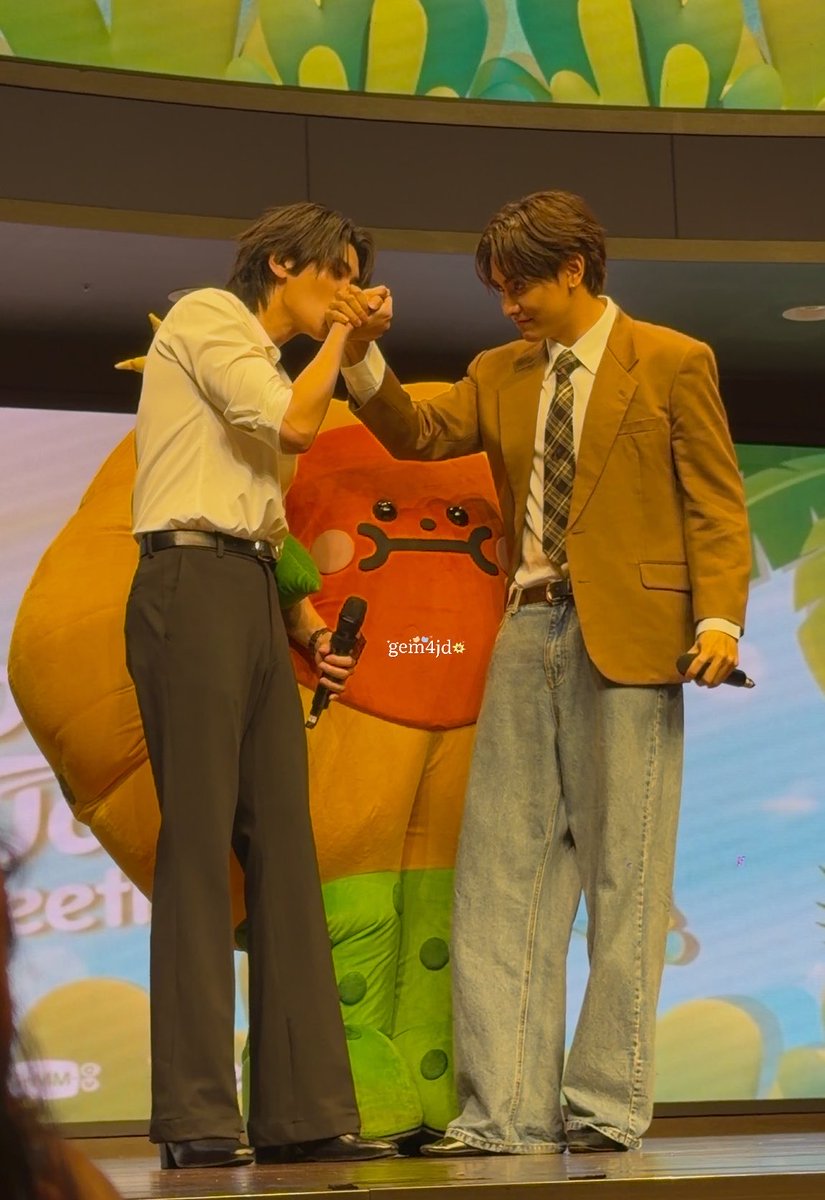 tangeriminie's tweet photo. yall :( that’s litr his baby :( he adores him so much https://t.co/VlPG9siTHC