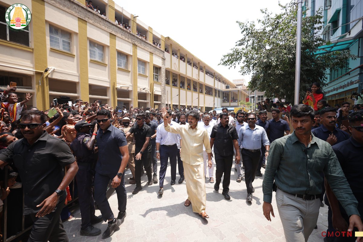 CMOTamilnadu's tweet photo. மாண்புமிகு தமிழ்���ாடு முதலமைச்சர் திரு.ச.ஜோசப் விஜய் அவர்கள் இன்று (28.9.2026), அரசு மருத்துவமனைகளில் பிறக்கும் குழந்தைகளைச் சிறப்பிக்கும் வகையிலும், தமிழர் பண்பாடு மற்றும் கலாச்சாரத்தில் தாய்மாமன் ஏற்றுள்ள அன்பும், அக்கறை நிறைந்த பாசமும் பிரதி��லிக்கும் வகையிலும், “தாய்மாமன் தங்க மோதிரம் திட்டம்” என்ற சிறப்புத் திட்டத்தை, மதுரை அரசு இராசாசி மருத்துவமனையில் நடைபெற்ற விழாவில், குழந்தைகளுக்குத் தங்க மோதிரங்கள் அணிவித்துத் தொடங்கி வைத்தார்.

#CMJosephVijay‌