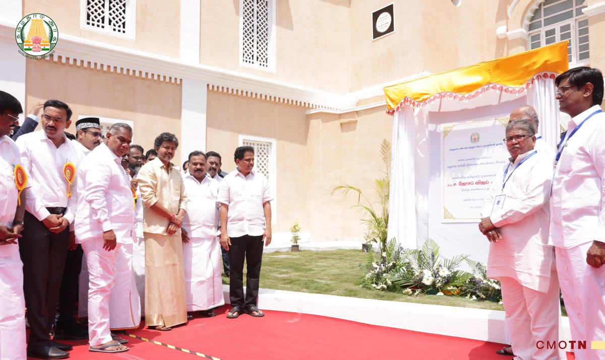CMOTamilnadu's tweet photo. மாண்புமிகு தமிழ்���ாடு முதலமைச்சர் திரு.ச.ஜோசப் விஜய் அவர்கள் இன்று (28.9.2026), அரசு மருத்துவமனைகளில் பிறக்கும் குழந்தைகளைச் சிறப்பிக்கும் வகையிலும், தமிழர் பண்பாடு மற்றும் கலாச்சாரத்தில் தாய்மாமன் ஏற்றுள்ள அன்பும், அக்கறை நிறைந்த பாசமும் பிரதி��லிக்கும் வகையிலும், “தாய்மாமன் தங்க மோதிரம் திட்டம்” என்ற சிறப்புத் திட்டத்தை, மதுரை அரசு இராசாசி மருத்துவமனையில் நடைபெற்ற விழாவில், குழந்தைகளுக்குத் தங்க மோதிரங்கள் அணிவித்துத் தொடங்கி வைத்தார்.

#CMJosephVijay‌