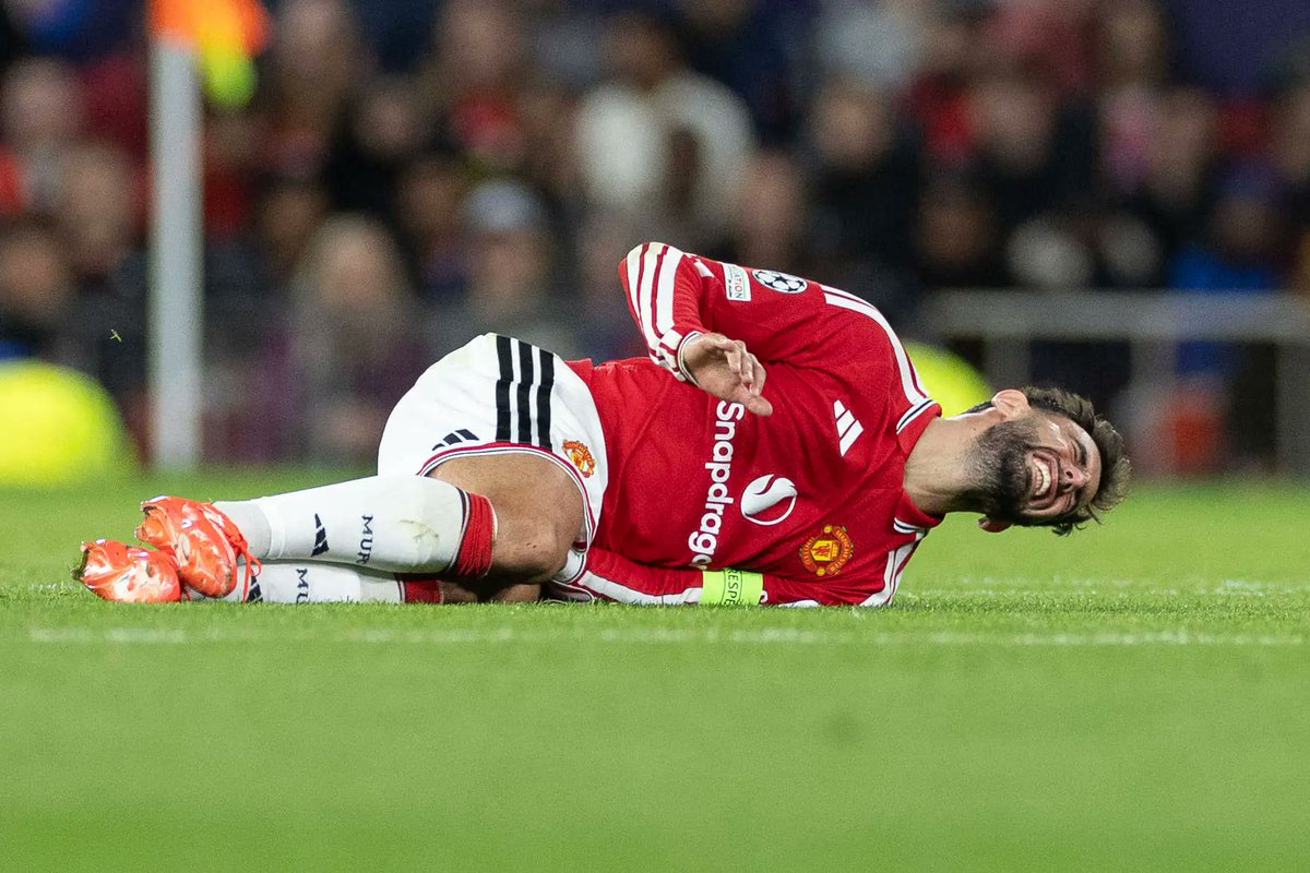 UnitedStandMUFC's tweet photo. Bruno Fernandes took a couple of HEAVY BLOWES in the Champions League win against Sabah two-and-a-half weeks ago and was seen limping away from Old Trafford after that 4-0 victory. 

[@TyMarshall_MEN] https://t.co/4vGdZINg0d
