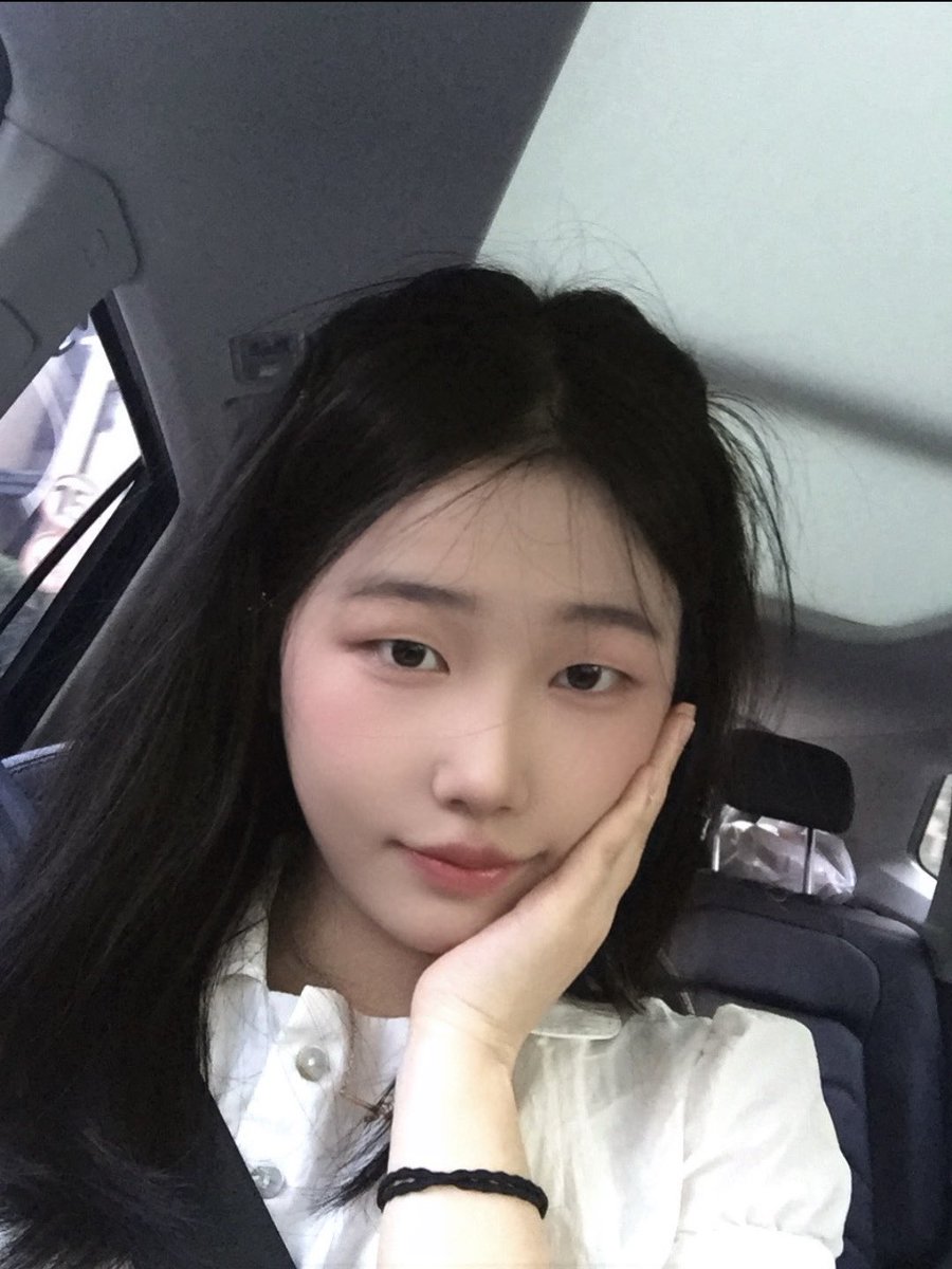 Valora77's tweet photo. 我终于放弃浓妆了！ https://t.co/kBwqPL5Pwi