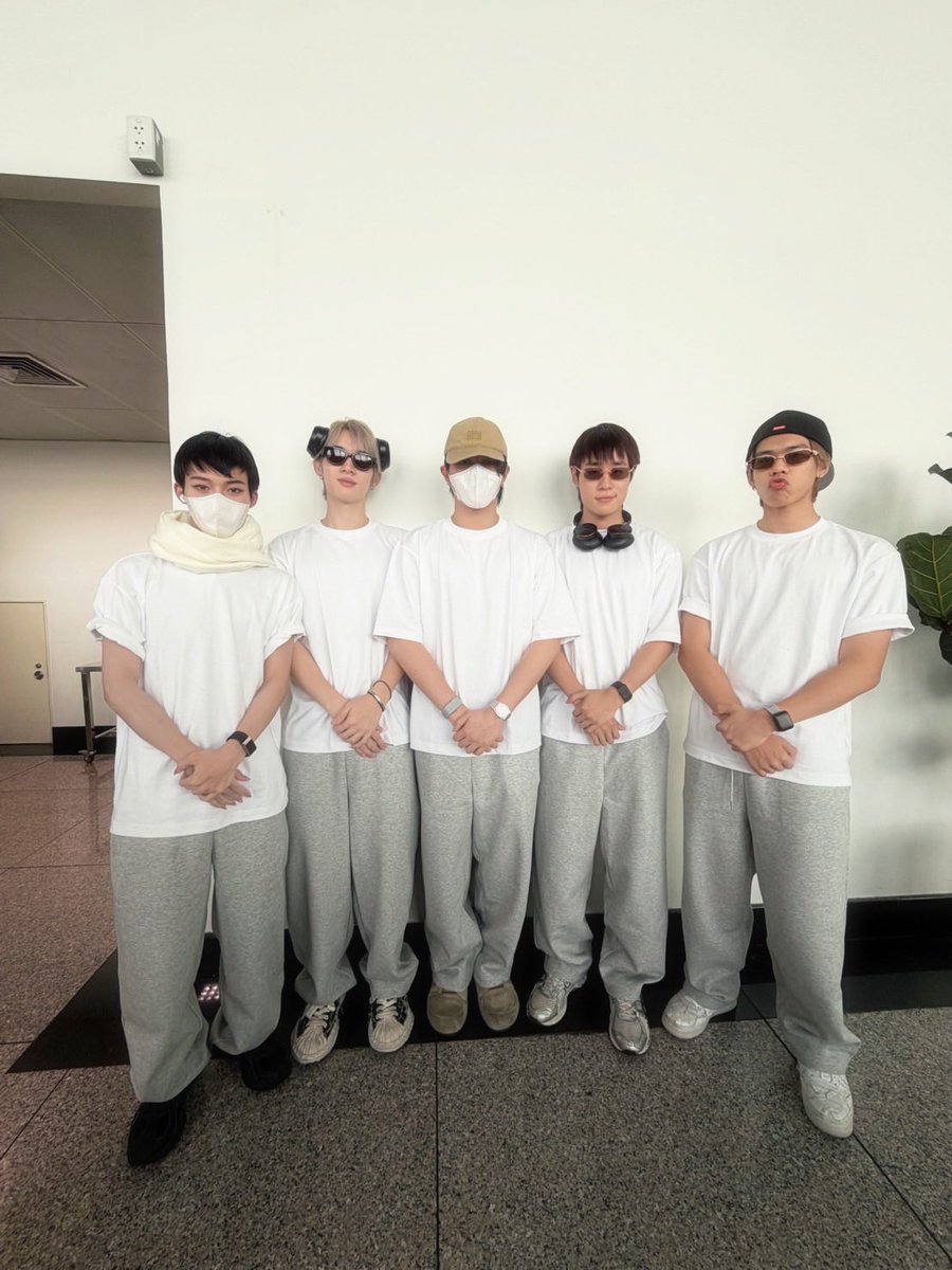 mapingie7's tweet photo. นางถือศีลห้าแล้ว

#LYKN https://t.co/euqKLFyUGG