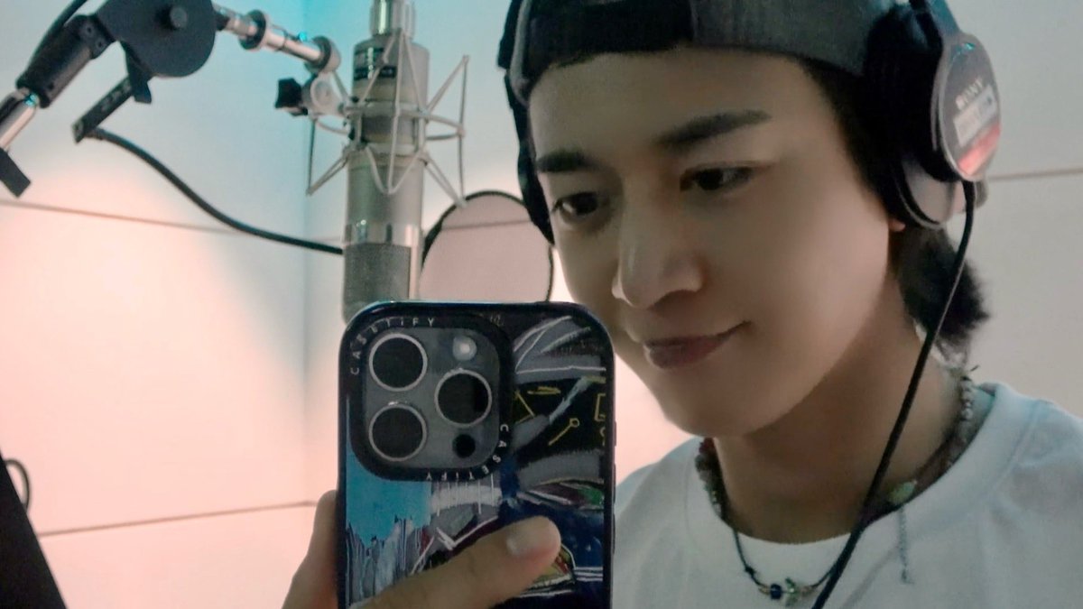 SHINee's tweet photo. MINHO 'Out Of My Hands' Recording Behind the Scenes

https://t.co/x4MHeJ3Gc6

#MINHO #민호 #OutOfMyHands
#Makeithot #MINHO_Makeithot
#SHINee #샤이니 
#Recording #Behind https://t.co/TQ6ZRio07E