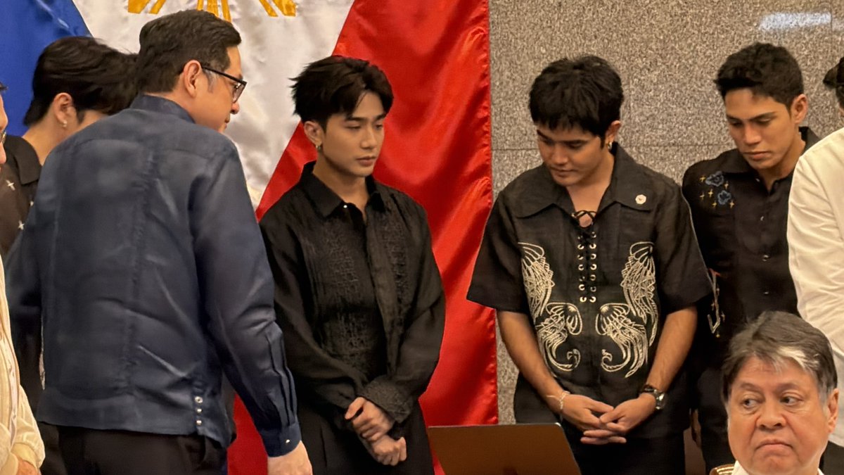 Joseph_Morong's tweet photo. SB1979 lol the boys were impressively very lowkey considering the path they have carved for Filipino music. Kudos bois @SB19Official (group foto nenok from @victoriatulad) the rest mine hehe https://t.co/WiBmCRtvgu