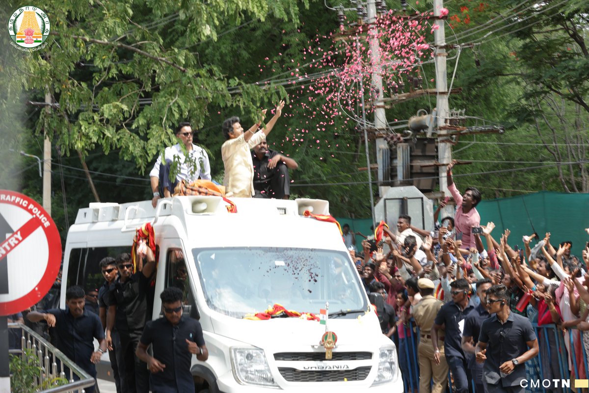 CMOTamilnadu's tweet photo. மாண்புமிகு தமிழ்நாடு முதலமைச்சர் திரு.ச.ஜோசப் விஜய் அவர்கள் இன்று (28.9.2026), அரசு மருத்துவமனைகளில் பிறக்கும் குழந்தைகளைச் சிறப்பிக்கும் வகையிலும், தமிழர் பண்பாடு மற்றும் கலாச்சாரத்தில் தாய்மாமன் ஏற்றுள்ள அன்பும், அக்கறை நிறைந்த பாசமும் பிரதிபலிக்கும் வகையிலும், “தாய்மாமன் தங்க மோதிரம் திட்டம்” என்ற சிறப்புத் திட்டத்தை, மதுரை அரசு இராசாசி மருத்துவமனையில் நடைபெற்ற விழாவில், குழந்தைகளுக்குத் தங்க மோதிரங்கள் அணிவித்துத் தொடங்கி வைத்தார்.

#CMJosephVijay‌