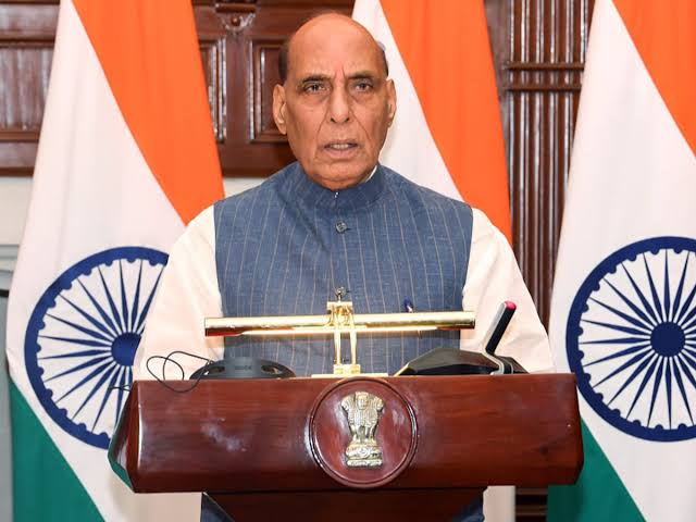 DDNewsGujarati's tweet photo. 🔸રક્ષામંત્રી @rajnathsingh આવતીકાલે નૌસેનાના કમાન્ડરોને સંબોધશે.

🔸1 ઓક્ટોબર સુધી નૌસેના ભવનમાં કમાન્ડરોની બેઠક

🔸દરિયાઈ સુરક્ષા અને નૌસેનાની તૈયારીઓ અંગે ચર્ચા

#RajnathSingh #IndianNavy #NavyCommandersConference #IndianNavy #MaritimeSecurity #Defence https://t.co/fnkWRqKTMN