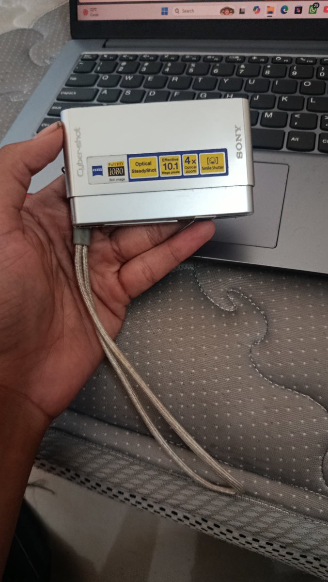lloluzivert's tweet photo. Want To Sale Digicam Sony T77 
Kondisinya:
Flash Aman
Zoom In Out Aman
Touchscreen Aman 
-Layar Polaris
-Hasilnya agak dreamy tapi masih oke keliatan bagus tajam 
kelengkapan: kamera, baterai, memo, strap, pouch 
Hasil foto dikomentar ya
#WTS #zonauangㅤ #digicam #malang https://t.co/gC4Paxx6aH
