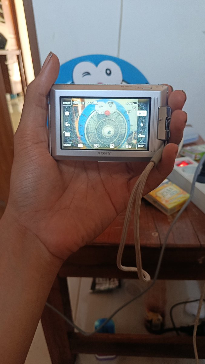 lloluzivert's tweet photo. Want To Sale Digicam Sony T77 
Kondisinya:
Flash Aman
Zoom In Out Aman
Touchscreen Aman 
-Layar Polaris
-Hasilnya agak dreamy tapi masih oke keliatan bagus tajam 
kelengkapan: kamera, baterai, memo, strap, pouch 
Hasil foto dikomentar ya
#WTS #zonauangㅤ #digicam #malang https://t.co/gC4Paxx6aH