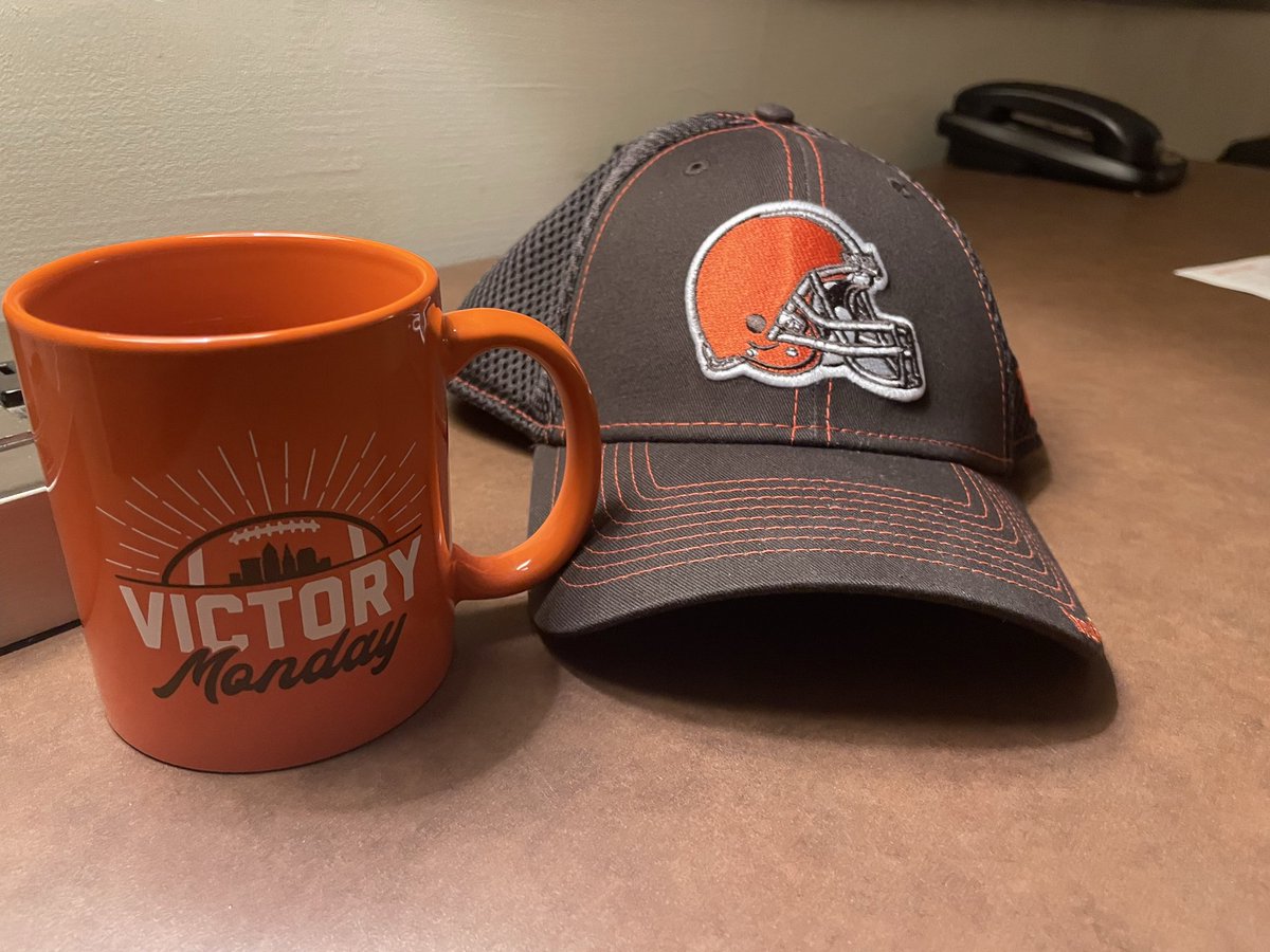 kacolvin60's tweet photo. Victory Monday from Cleveland Ohio awesome win and a great Trip to our favorite city and a WIN with great friends couldn’t ask for more !!  @colvin_donnie @AndyMc81 @jmactravel4 @Browns 🧡🤎🏈 https://t.co/kwZh8DduPy