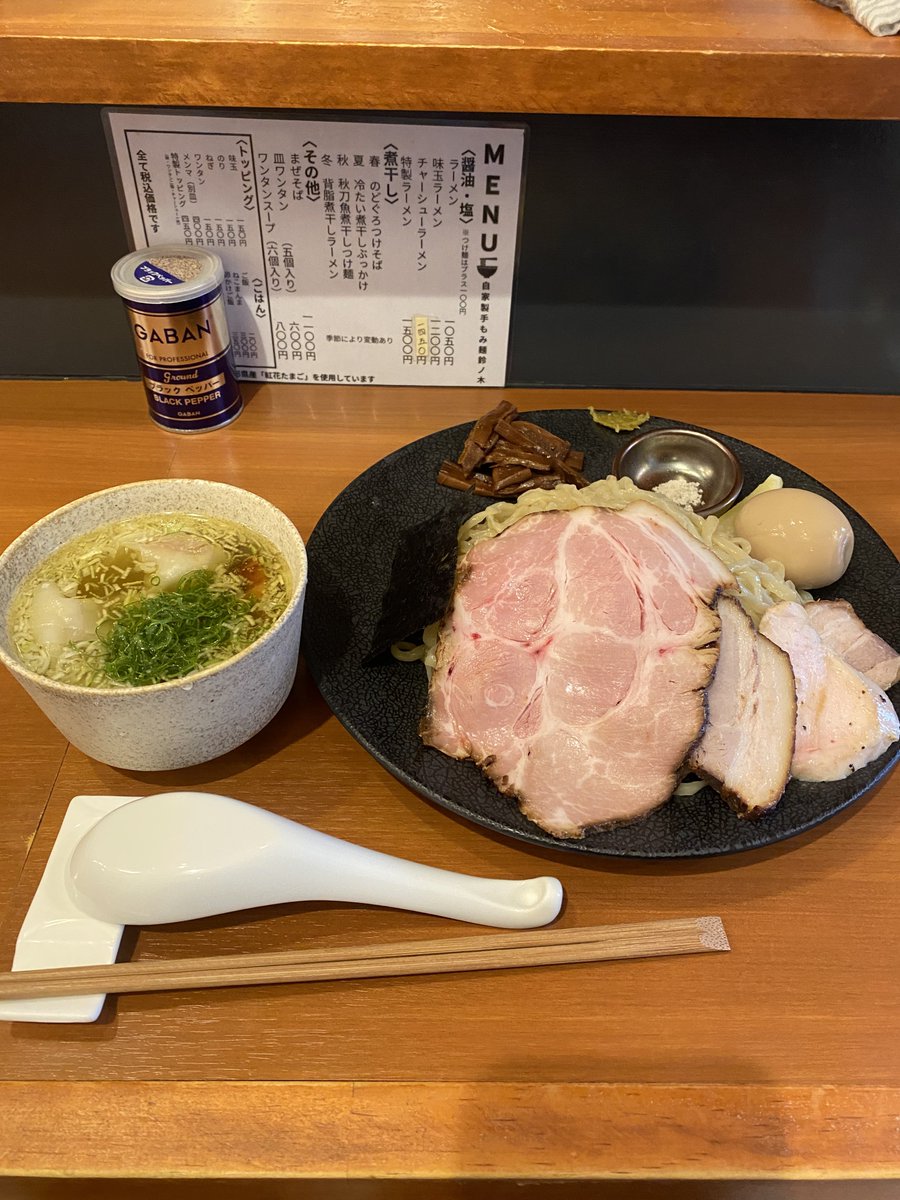 misa_ramen's tweet photo. 自家製手もみ麺 鈴ノ木 #狭山ヶ丘 

今日は鈴ノ木さんへ🏃‍♀️
最近量食べれるから250gの特製☺️💓

美味しいチャーシューが4種類ものって超贅沢、、幸せ時間🥰
ゆっくり味わいました！

ベビーカーでも入れますと優しいお気遣いもありがとうございます🥹
早く娘👶🏻と一緒に来たいな〜

ご馳走様でした😋 https://t.co/f7YyiFUQiX