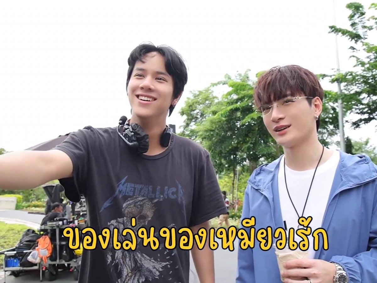 pookpang_pang's tweet photo. ผกก.ติดดาบของเล่นถือไม่วางเลย 555 แล้วแคปชั่นไรเซอร์ ของเล่นของเหมียวเร้ก
เป็นผกกได้แต่เลิกเป็นเหมียวเร้กไม่ได้หรอกนะ
#ButterfliesKRIST_BehindTheScenes
#mynameisnanon https://t.co/E4ITgtbS56