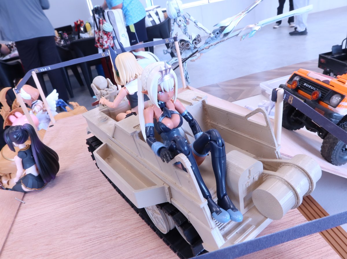 Gamera_alien's tweet photo. 娃聚的3D打印神物
半履帶車和工廠地台 https://t.co/IX4wn8MsgU