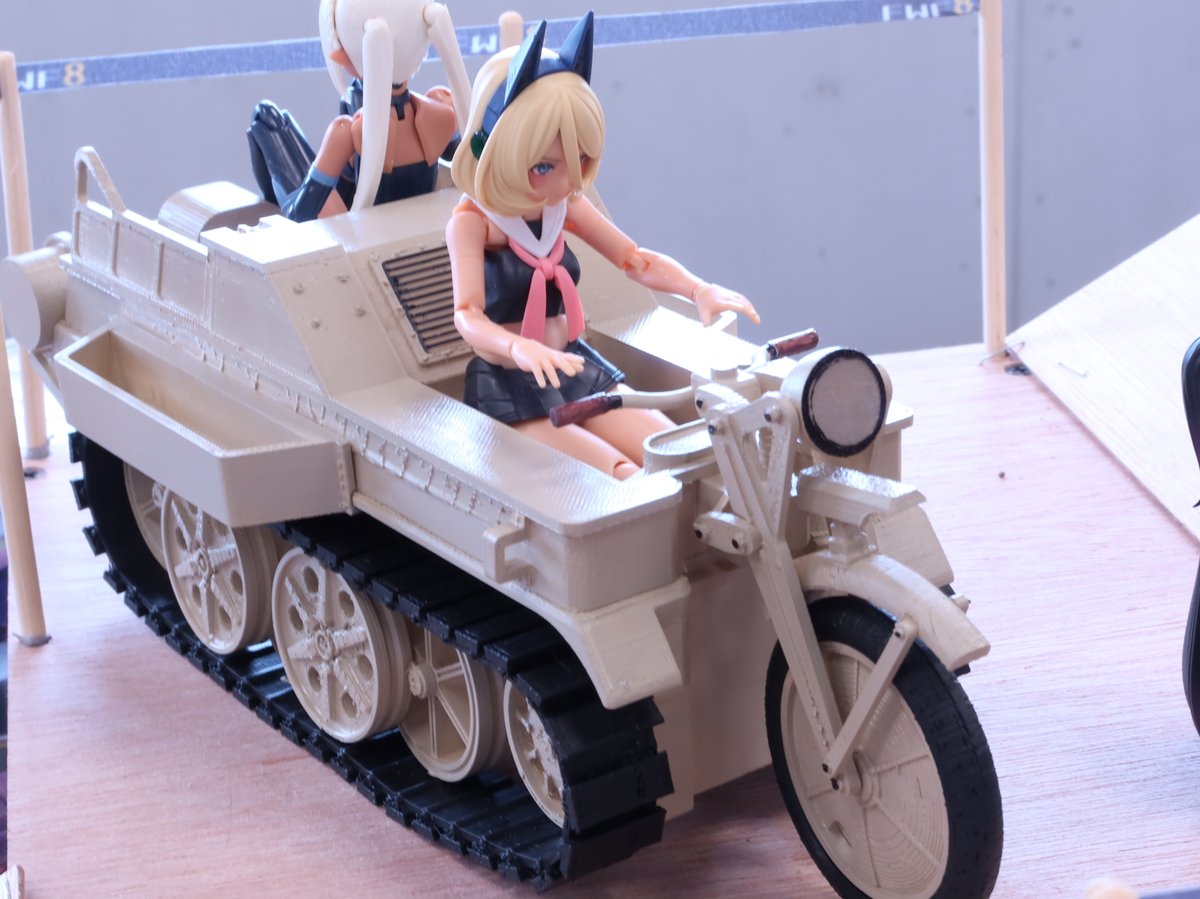 Gamera_alien's tweet photo. 娃聚的3D打印神物
半履帶車和工廠地台 https://t.co/IX4wn8MsgU