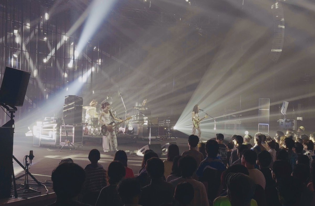 hitsujibungaku's tweet photo. Thank you!!
￣￣￣￣￣￣
#羊文学 TOUR 2026
"すーーーはーーー"

2026.09.28｜大阪・フェスティバルホール

Day.8 大阪公演🐙

お馴染みのフェスティバルホール✨
お越しいただきありがとうございました！

Next ▷ 10/1(木) 札幌文化芸術劇場 hitaru

#羊文学_すーーーはーーー https://t.co/Qw9e7ax2wM