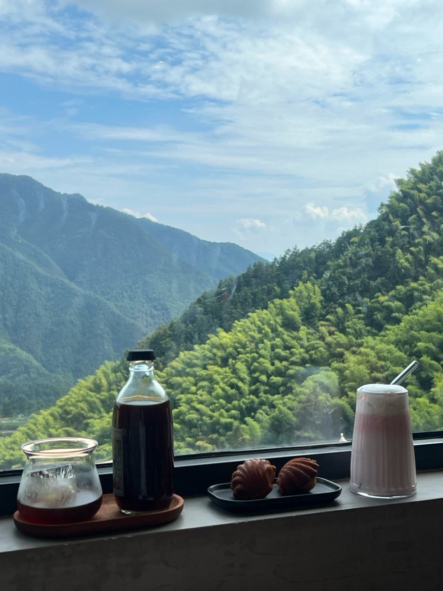 LilliDxz8g's tweet photo. Viaje corto a la sierra hoy! Aire fresco, paisajes verdes y café caliente al llegar , https://t.co/IzSu276H0z